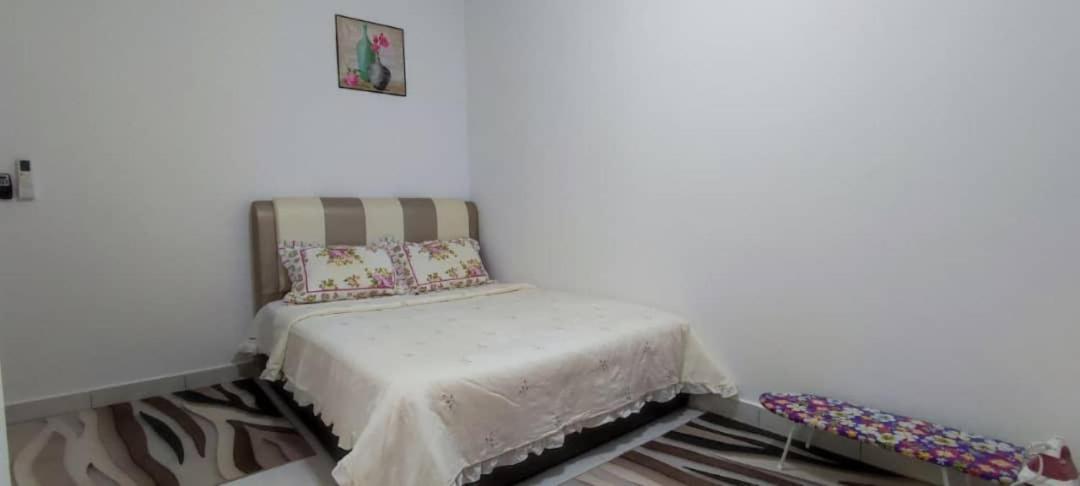 Rf Homestay Nilai Esterno foto